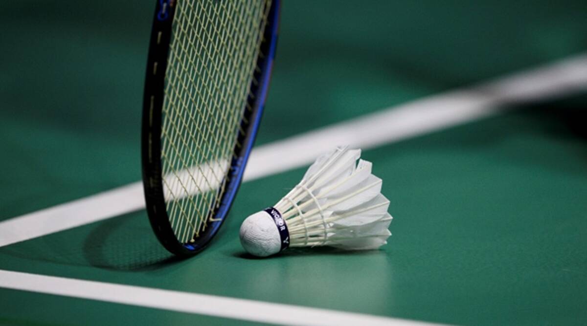 Badminton is popular sports in the world